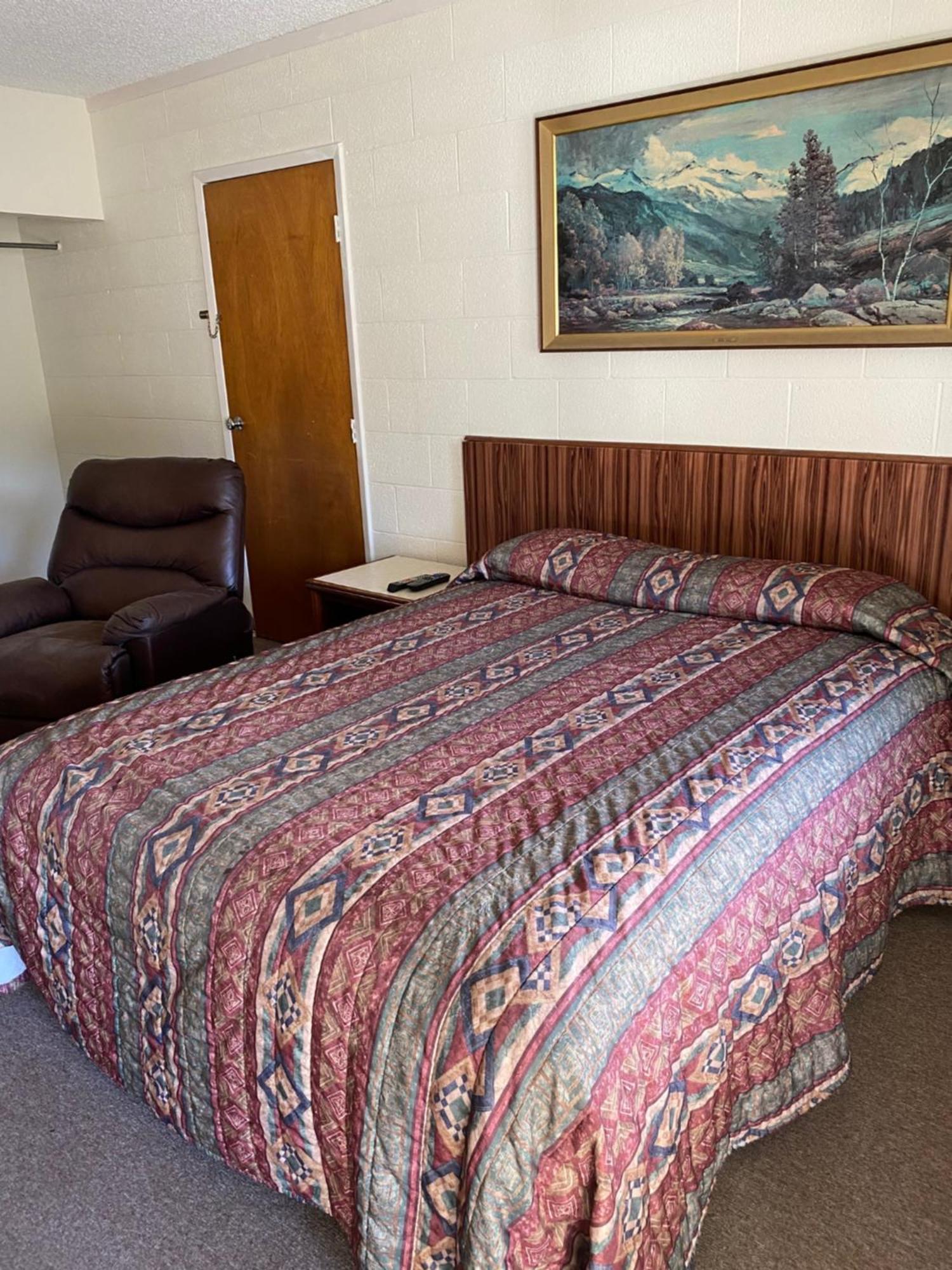 הפי קאמפ Forest Lodge Motel מראה חיצוני תמונה