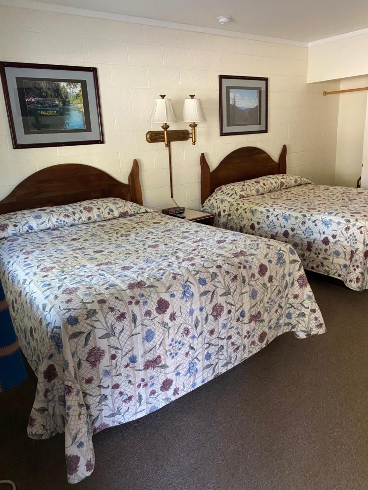 הפי קאמפ Forest Lodge Motel מראה חיצוני תמונה