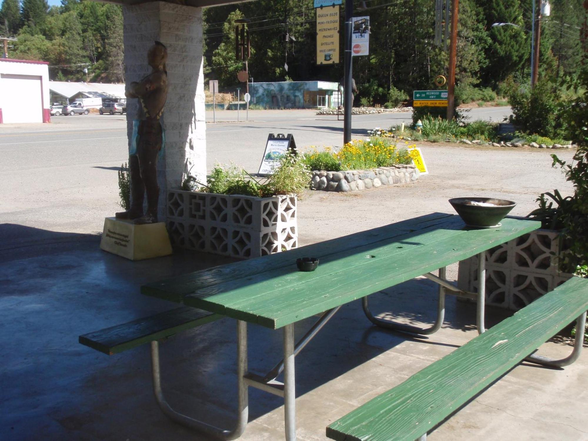 הפי קאמפ Forest Lodge Motel מראה חיצוני תמונה